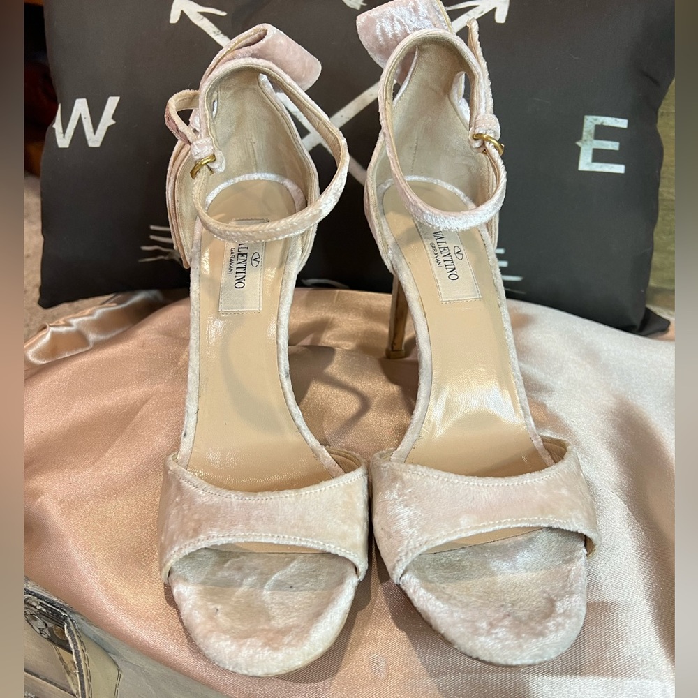 Valentino Garavani Velvet Bow Heels
